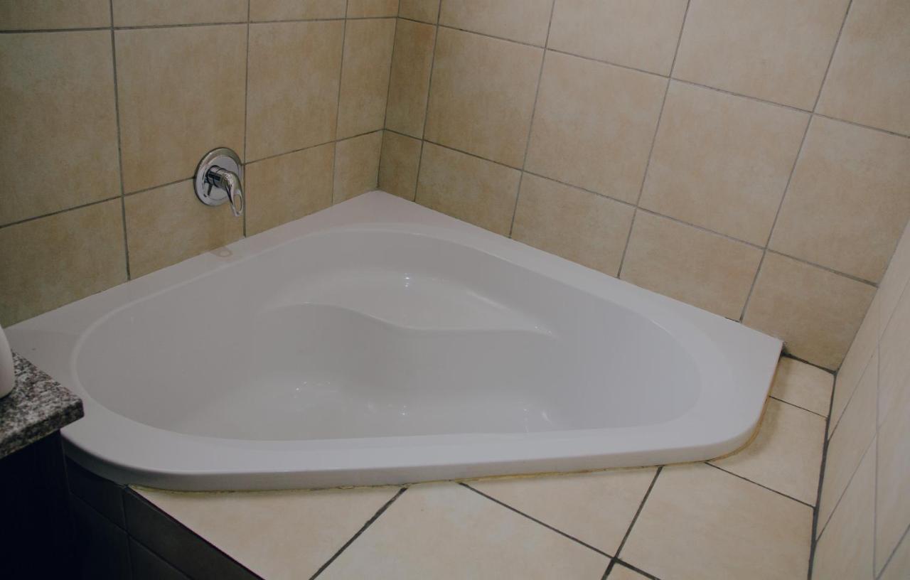 Towers Lodge Boksburg Bagian luar foto